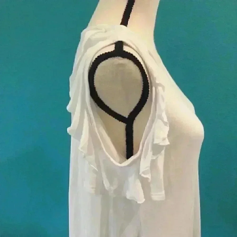 ⭐️ Ella Mara white shirt in size medium - Picture 2 of 4